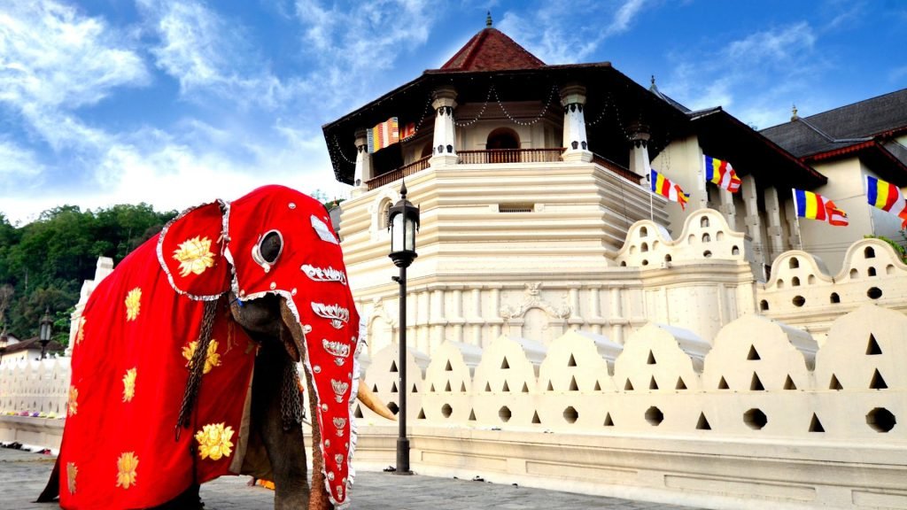 Exploring the Temple of the Sacred Tooth Relic